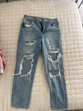 American Eagle Outfitters Light Blue Distressed Boyfriend Jeans